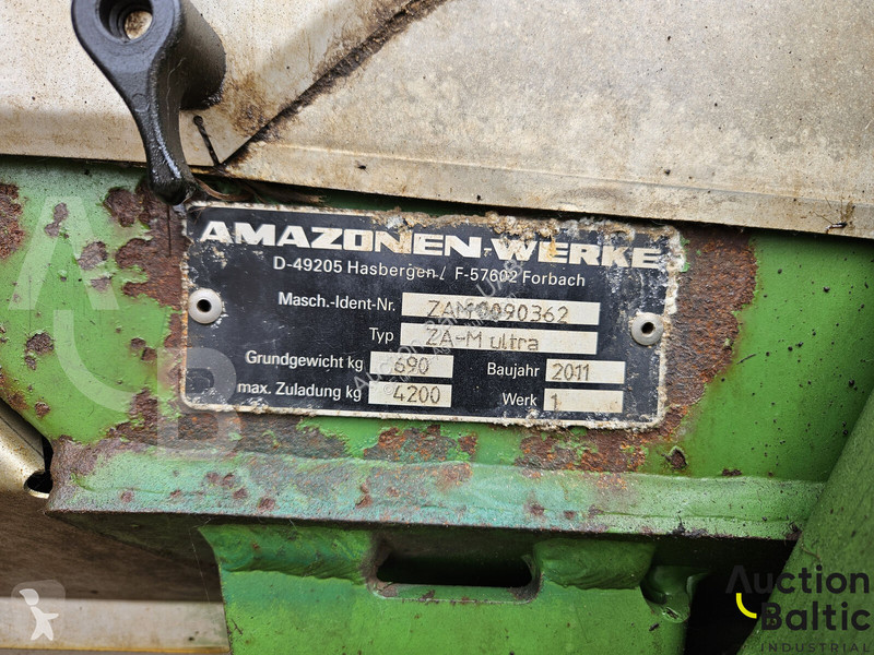 Amazone ZA-M ultra spraying