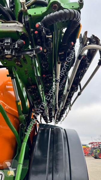 Amazone  UX11200 36m spraying