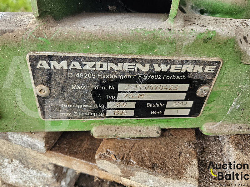 Amazone ZA-M 1001 spraying