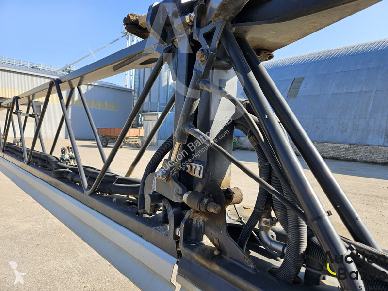 Horsch Leeb 8 GS spraying