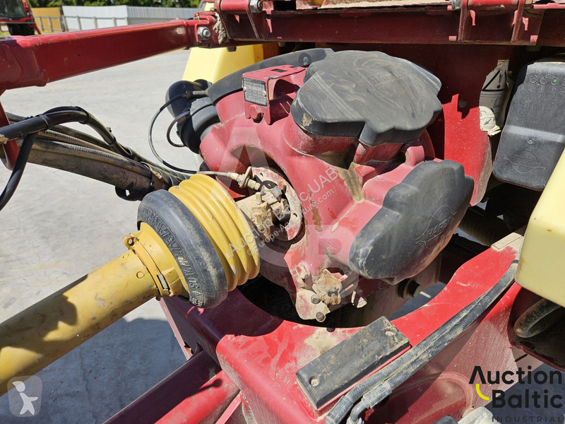 Hardi Commander 4500 spraying