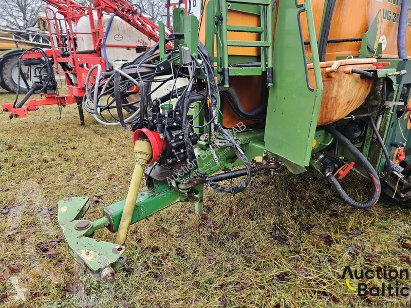 Amazone UG 3000 spraying