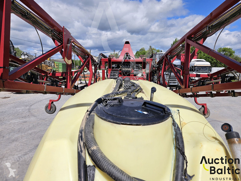 Hardi Commander 4500 spraying
