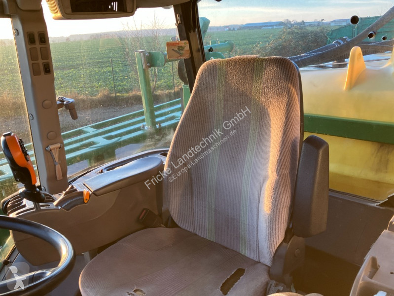 John Deere  5430i spraying