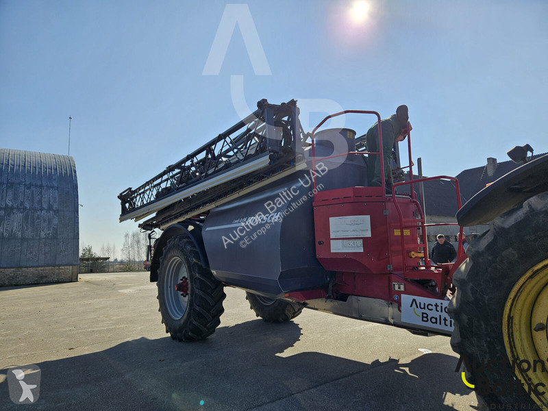 Horsch Leeb 8 GS spraying