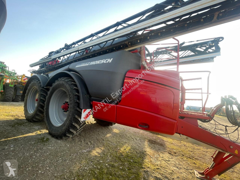 Horsch  LEEB 12 TD spraying