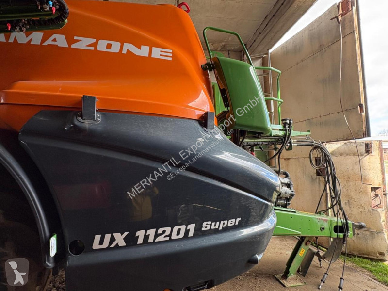 Amazone  UX11201 Super 36m spraying