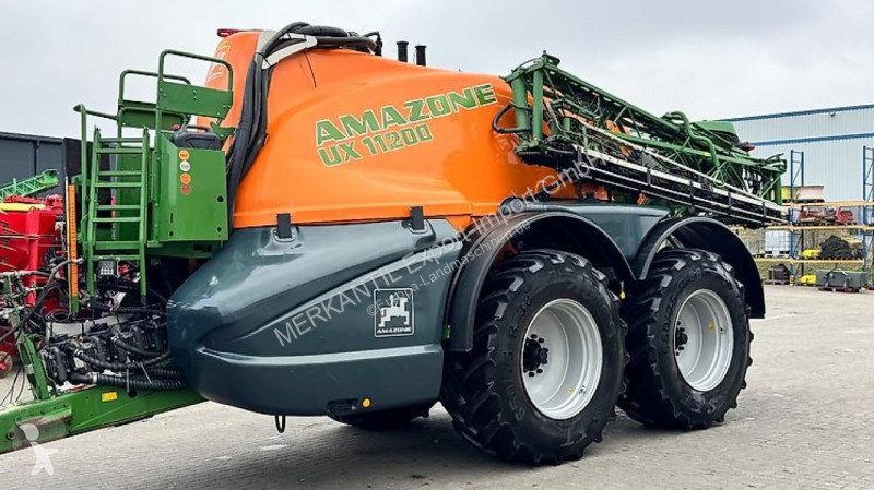 Amazone  UX11200 36m spraying