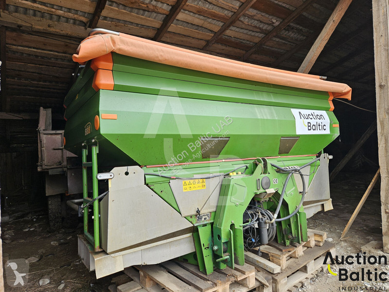 Amazone ZA-M ultra spraying
