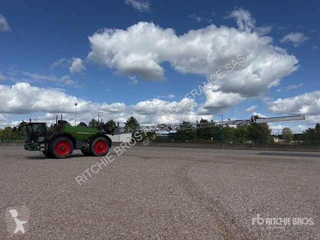 Fendt  Rogator 645 spraying