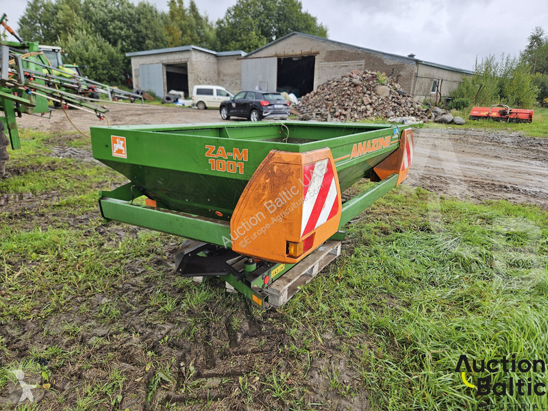 Amazone ZA-M 1001 spraying