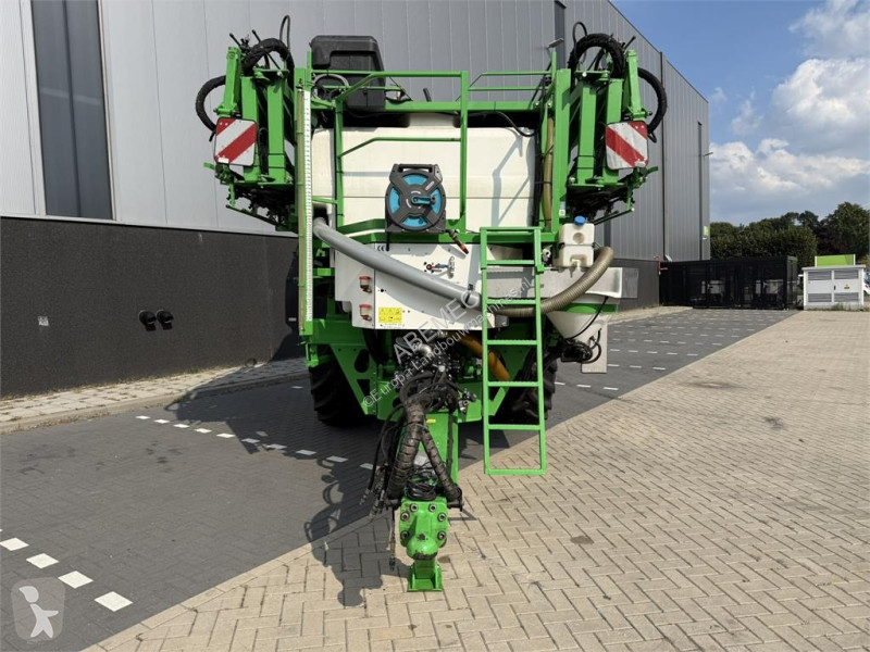 F7039 39m 7000L veldspuit spraying