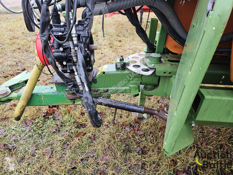 Amazone UG 3000 spraying