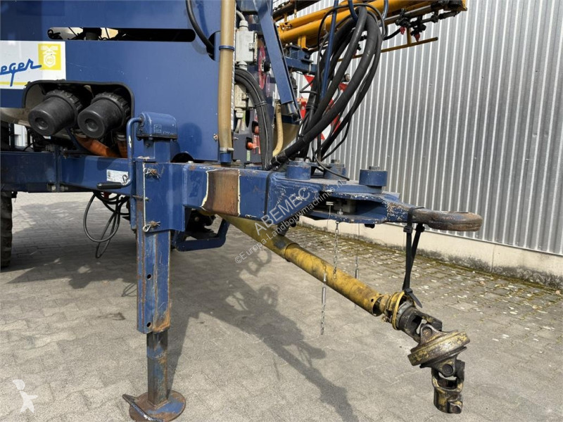 Veldspuit getrokken 30 meter spraying