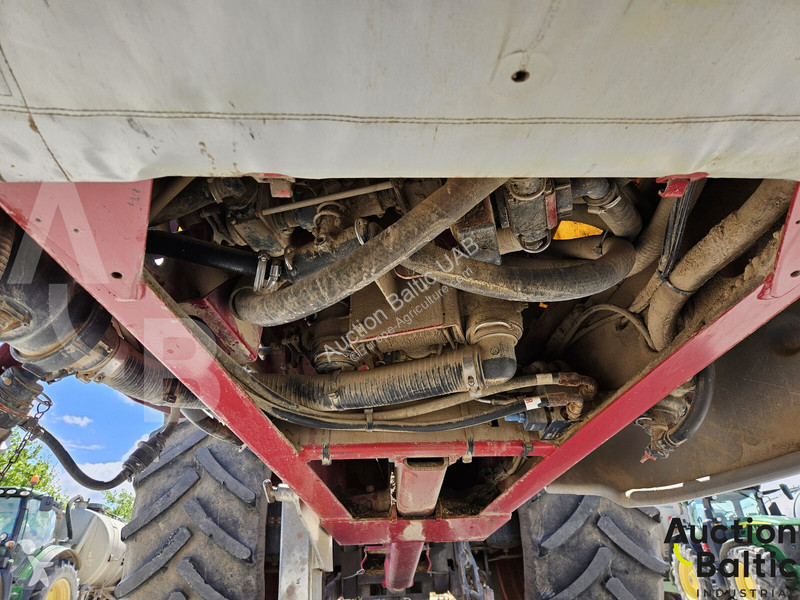 Hardi Commander 4500 spraying