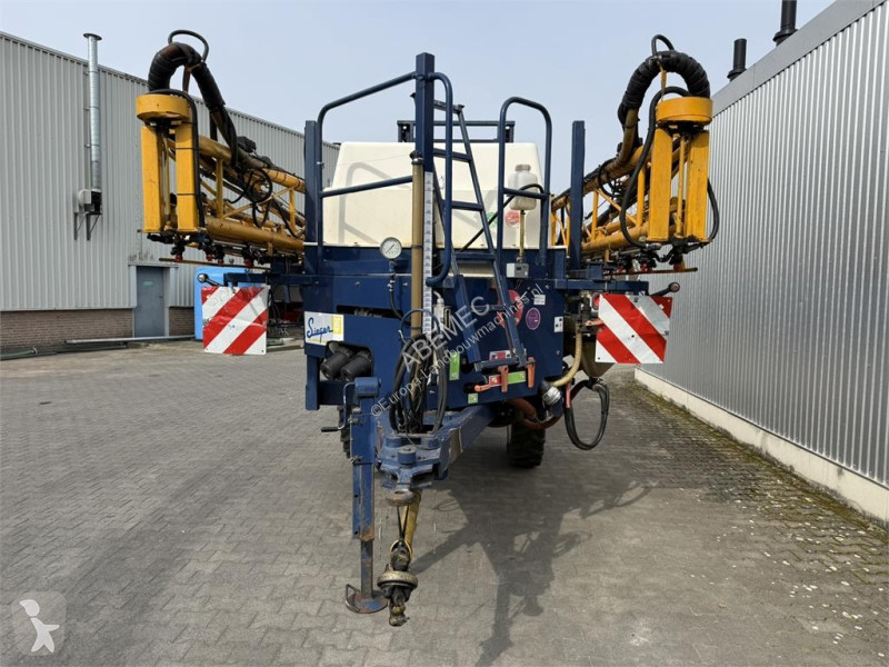 Veldspuit getrokken 30 meter spraying