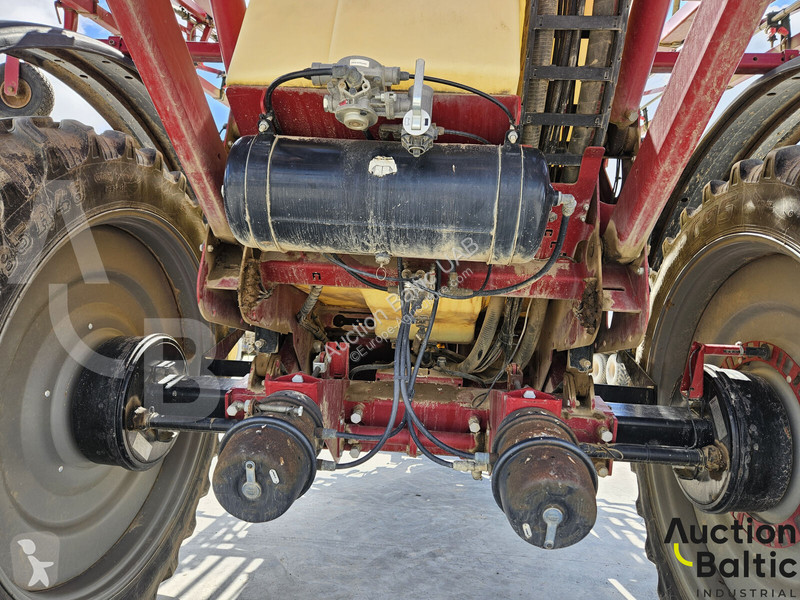 Hardi Commander 4500 spraying