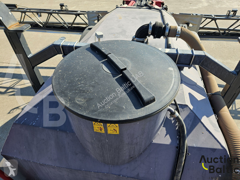Horsch Leeb 8 GS spraying