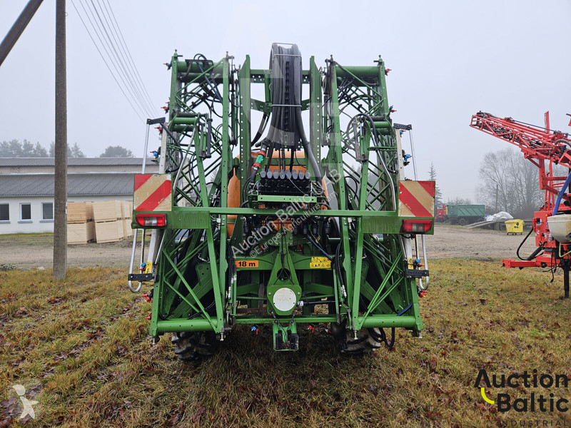 Amazone UG 3000 spraying
