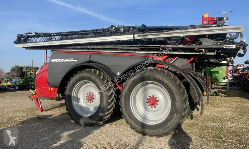 Horsch  LEEB 12 TD spraying