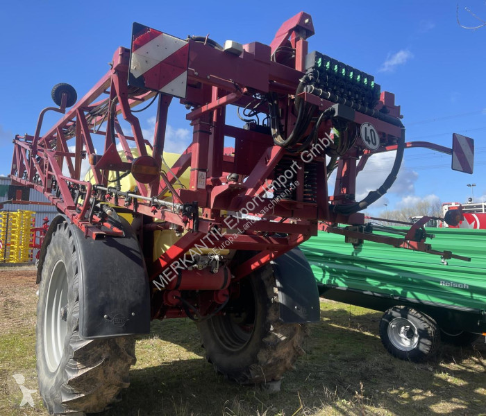 Hardi  Commander 4400 spraying