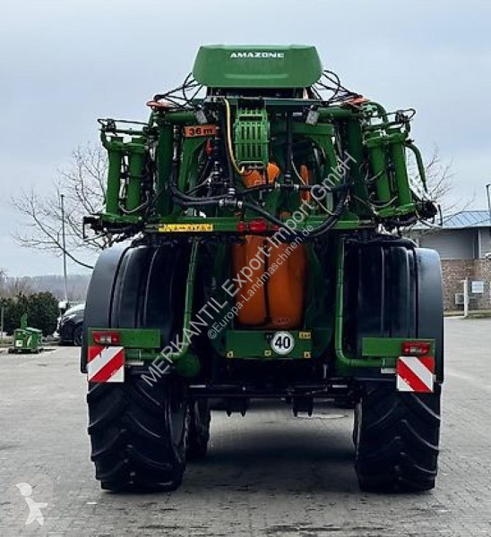 Amazone  UX11200 36m spraying