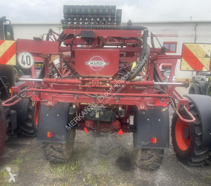 Hardi  Commander 4400 spraying
