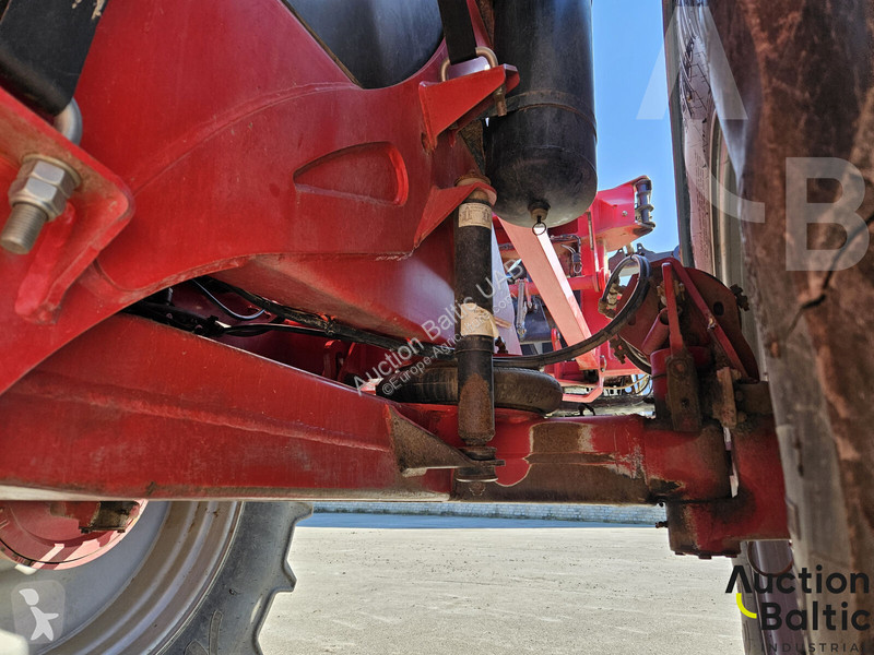 Horsch Leeb 8 GS spraying
