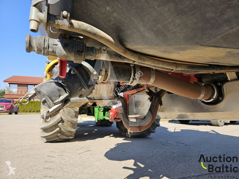 Horsch Leeb 8 GS spraying
