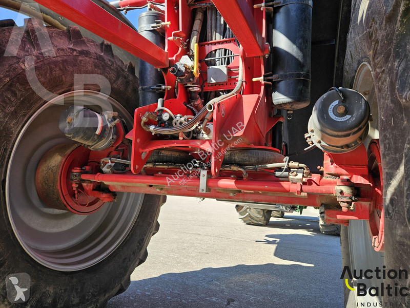Horsch Leeb 8 GS spraying