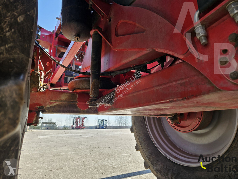 Horsch Leeb 8 GS spraying