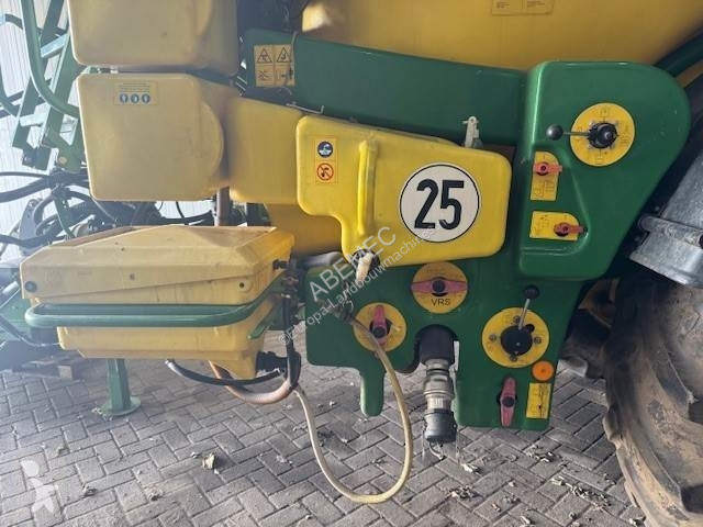 Pulvérisation John Deere 832