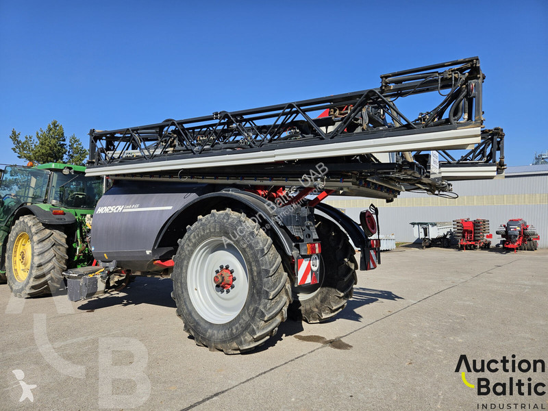 Horsch Leeb 8 GS spraying
