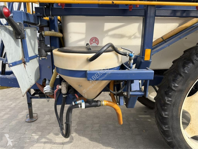 Veldspuit getrokken 30 meter spraying