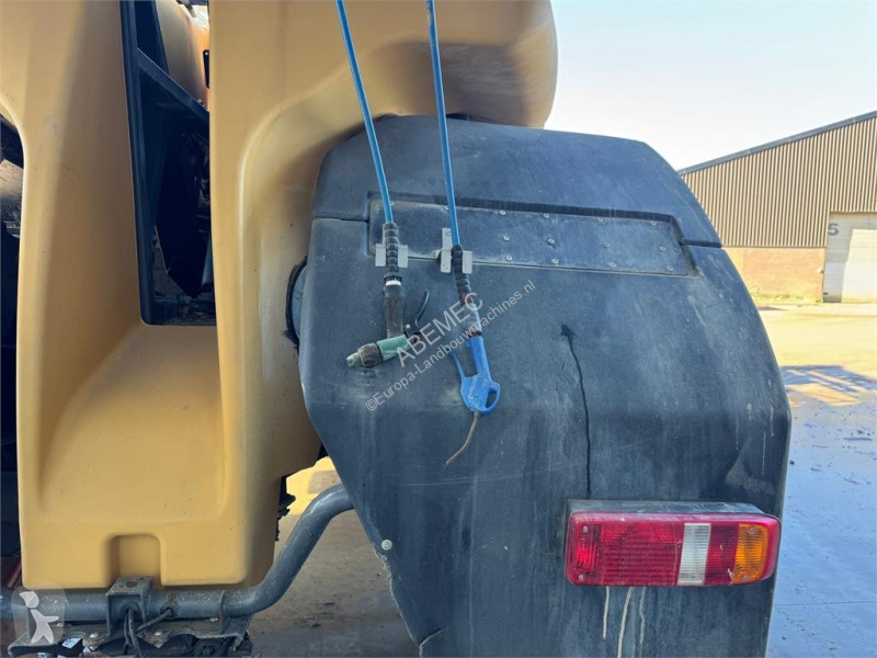 Challenger Rogator 645D spraying
