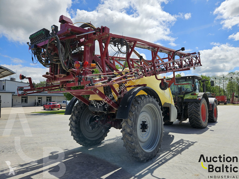 Hardi Commander 4500 spraying