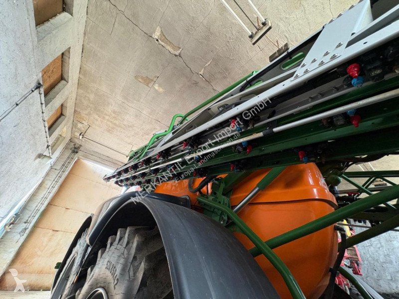 Amazone  UX11201 Super 36m spraying