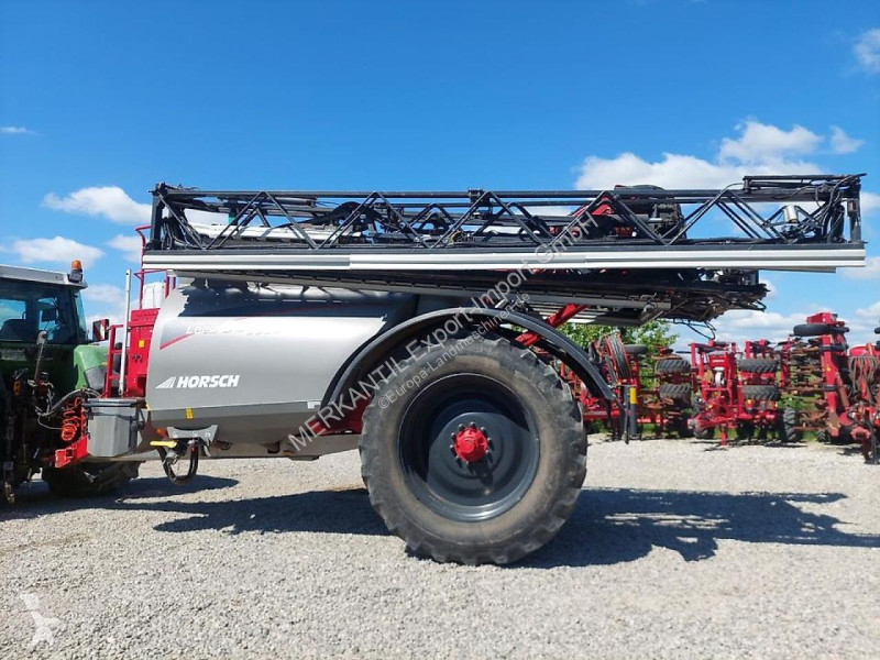 Horsch  Leeb GS 8000 spraying
