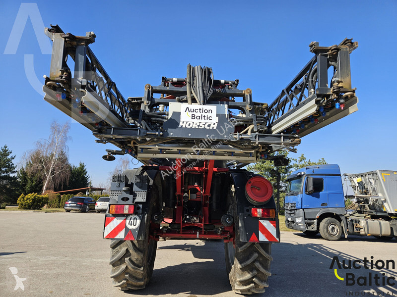 Horsch Leeb 8 GS spraying