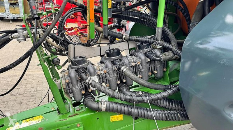 Amazone  UX11200 36m spraying