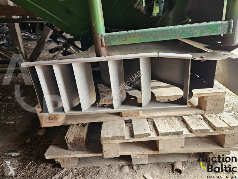 Amazone ZA-M ultra spraying
