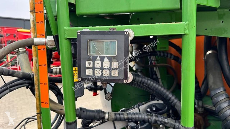 Amazone  UX11200 36m spraying