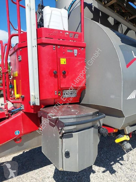 Horsch  Leeb GS 8000 spraying
