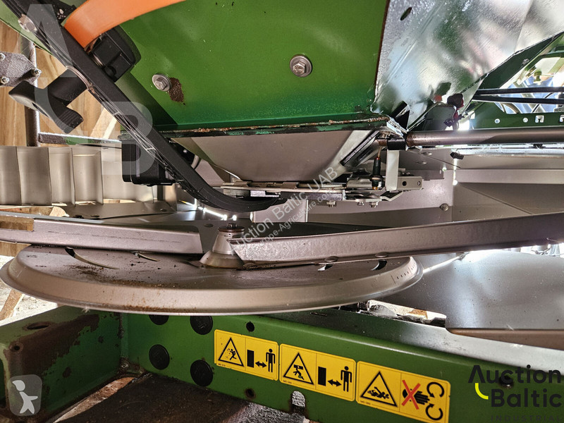 Amazone ZA-M ultra spraying