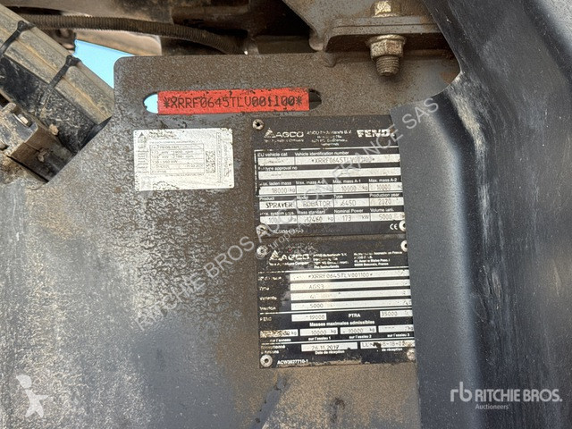 Fendt  Rogator 645 spraying