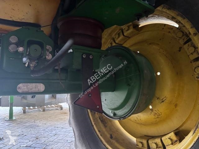 Pulvérisation John Deere 832