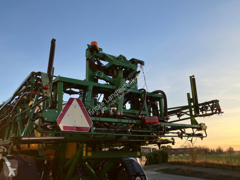 John Deere  5430i spraying