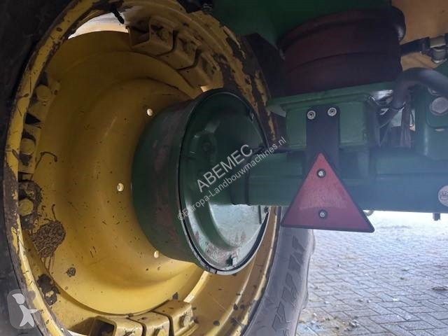 Pulvérisation John Deere 832