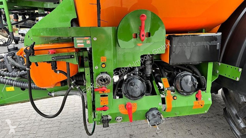 Amazone  UX11200 36m spraying