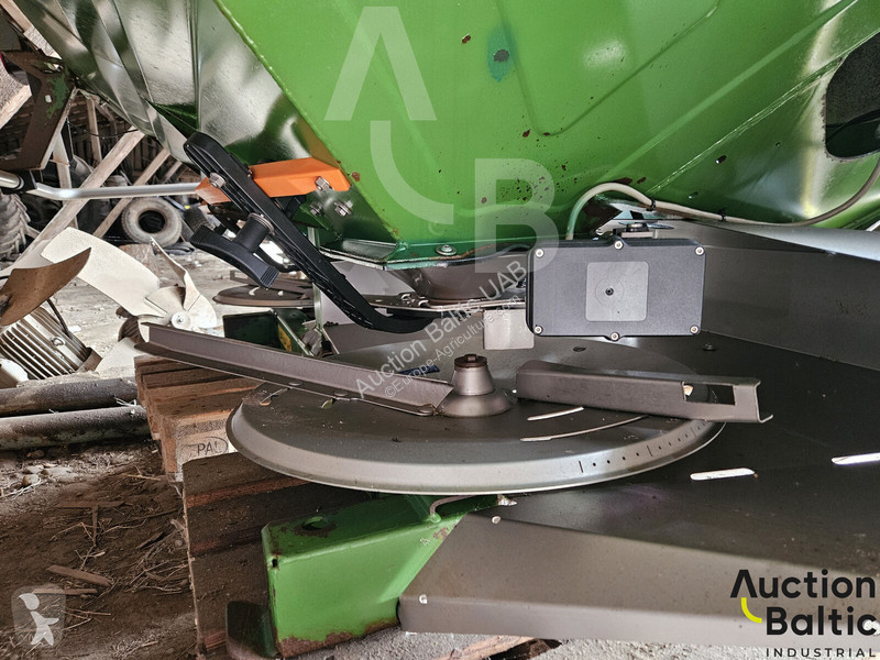 Amazone ZA-M ultra spraying